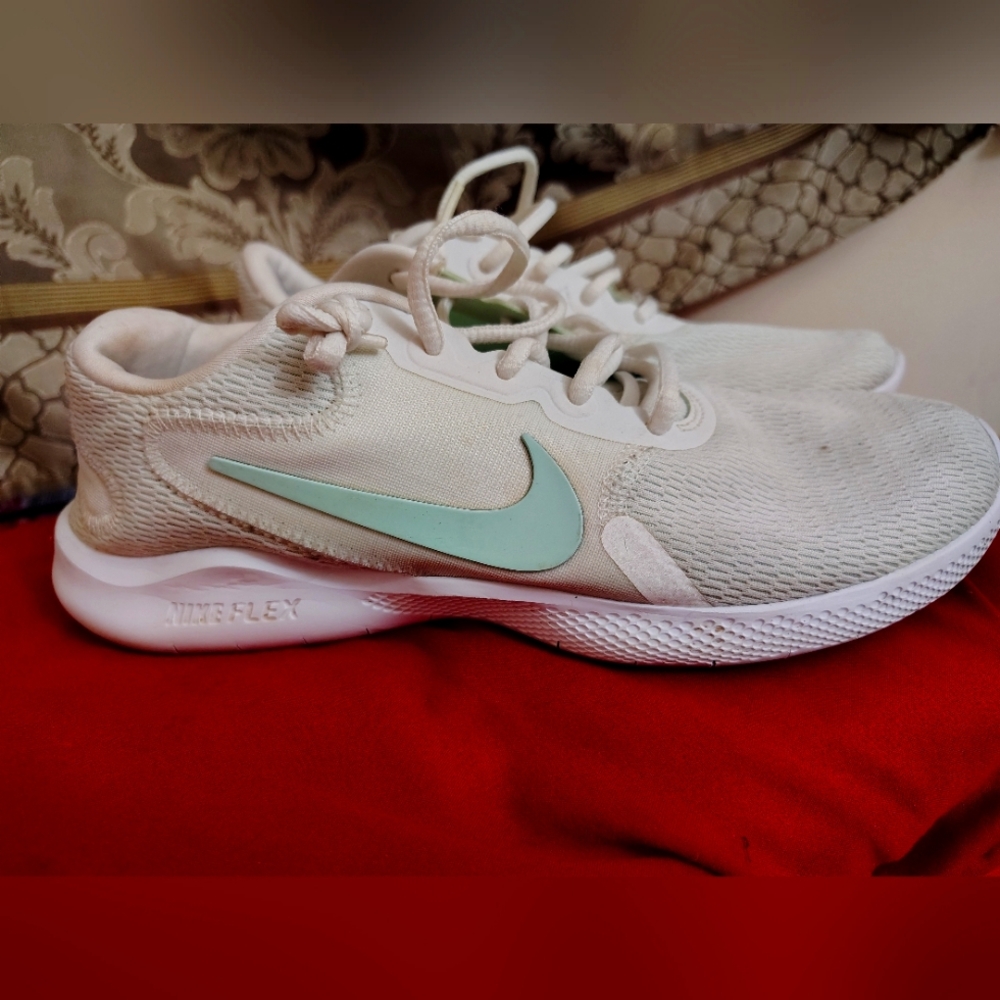 Nike White and Mint Green Sneakers